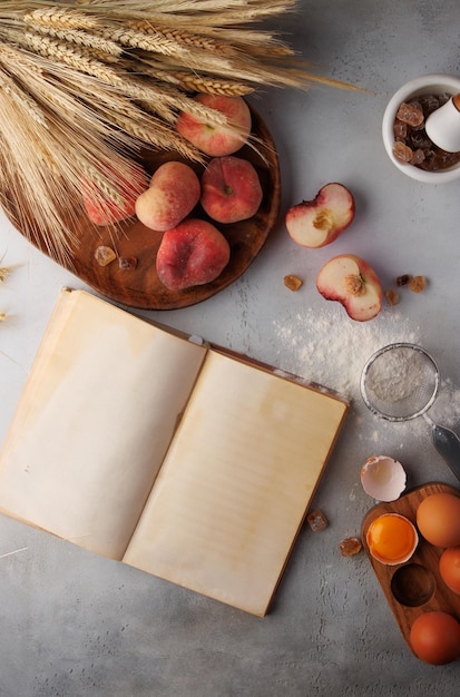Książka kucharska na stole